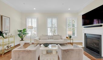 1818 POTOMAC GREENS Dr, Alexandria, VA 22314