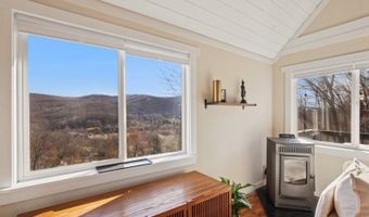 24 Peach Tree Rd, Alloway, NJ 07462