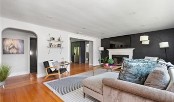 70 Baldwin Orchard Dr, Cranston, RI 02920