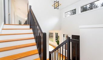 6 Daniels Dr, Danbury, CT 06811