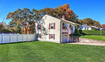 98 Iroquois Rd, Cumberland, RI 02864