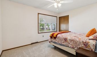 1304 7th St NW, Altoona, IA 50009