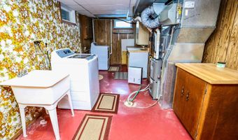 903 Willow Dr, Aberdeen, SD 57401