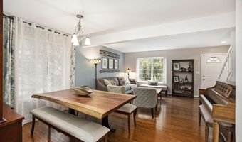 2512 Jade Ct, Ann Arbor, MI 48103