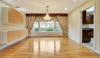 260 Oakridge Ln, Albertson, NY 11507