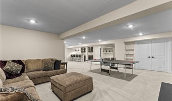 327 Crest Ln, Adams Twp., PA 16046