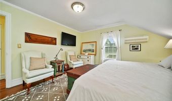 43 Poplar St, Newport, RI 02840