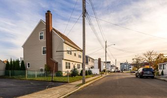 31 Center Ave, East Haven, CT 06512
