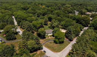 80 Woodbridge Dr, East Greenwich, RI 02818