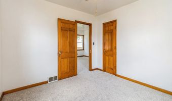 305 6th St, Adair, IA 50002