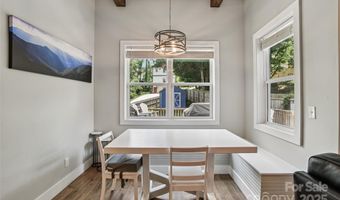 8 Apple Ln, Asheville, NC 28804