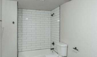 1027 W Idaho Ave, Chickasha, OK 73018
