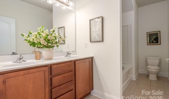 3943 Sky Dr, Charlotte, NC 28226