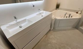 3029 NE 188th St 822, Aventura, FL 33180