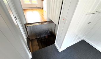52 Pleasant View Rd, Warwick, RI 02888