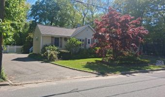 81 Union Ave, Amityville, NY 11701