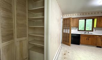 142 Pine Cir, Bennington, VT 05201