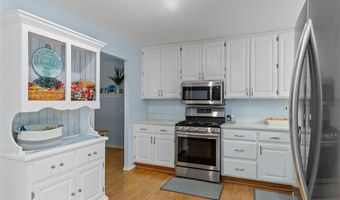 237 Valleyoak Ct, Ballwin, MO 63021