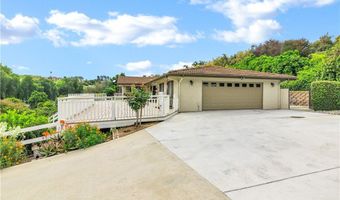 735 Del Valle Dr, Fallbrook, CA 92028