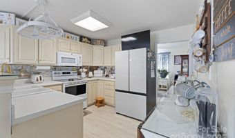 100 Lindsay Dr, Archdale, NC 27263