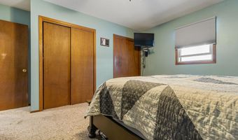 11 Linda Ln, Aberdeen, SD 57401