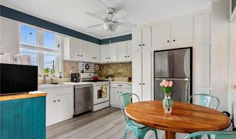 25 Renfrew Ave, Middletown, RI 02842