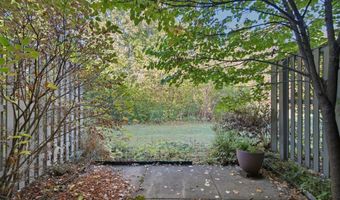 747 Peninsula Ct, Ann Arbor, MI 48105