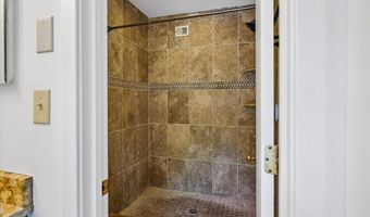 8 SPA CREEK Lndg 8A2, Annapolis, MD 21403