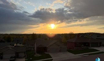 713 N Garnet Cir, Brandon, SD 57005