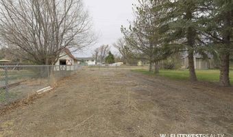 30 N Division St, Cowley, WY 82420