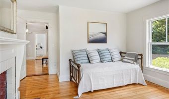 84 Rodman St, Narragansett, RI 02882