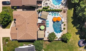 1388 Red Oak Plantation Dr, Ballwin, MO 63021