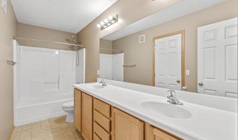 6637 Lamplight Dr, Albertville, MN 55301