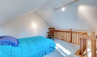 200 GREENTREE Cir, Aurora, OH 44202