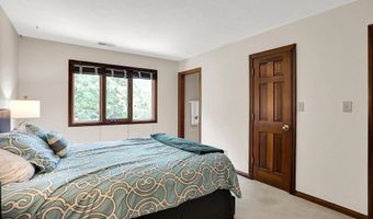 9015 Admirals Pointe Dr, Indianapolis, IN 46236