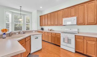 15 LILY POND Ln, Barnegat, NJ 08005