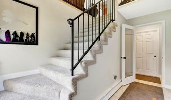 10010 Lone Tree Dr, Anchorage, AK 99507