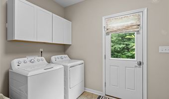 427 Valley View Dr, Aylett, VA 23009