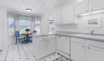 45 FOX Dr, Narragansett, RI 02882