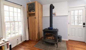 95 Obtuse Hill Rd, Brookfield, CT 06804