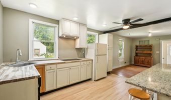 117 E Pershing St, Bloomfield, CT 06002