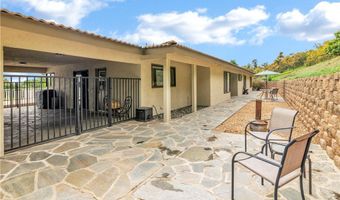 735 Del Valle Dr, Fallbrook, CA 92028