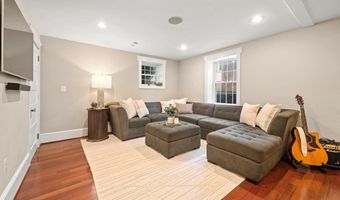 132 S GARFIELD St, Arlington, VA 22204