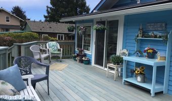 830 DIVISION St SE, Bandon, OR 97411