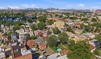 82 W 34TH St, Bayonne, NJ 07002