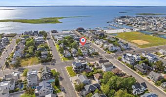 706 S BAY Ave, Beach Haven, NJ 08008