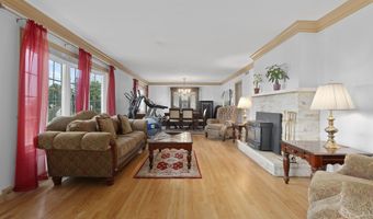 44 Clapboard Ridge Rd, Danbury, CT 06811