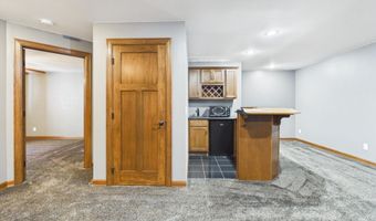 812 S 5th Ave, Brandon, SD 57005