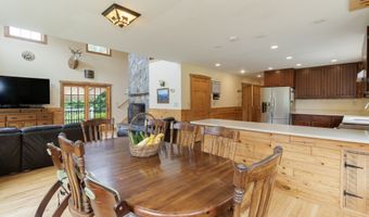 13 Woodridge Dr, Barkhamsted, CT 06063