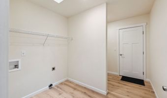 655 11th St, Bandon, OR 97411